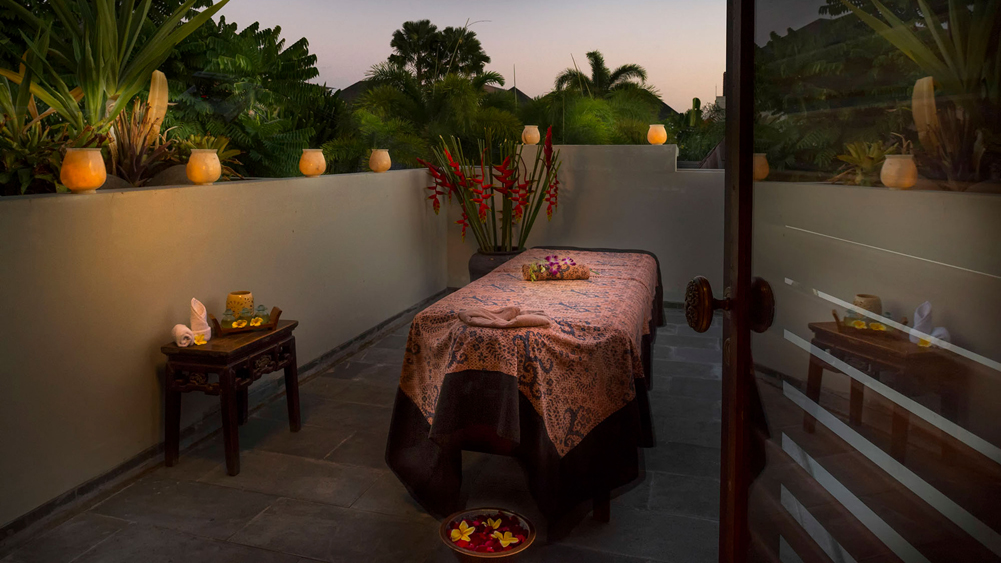 Des Indes II - Guest suite terrace and massage area